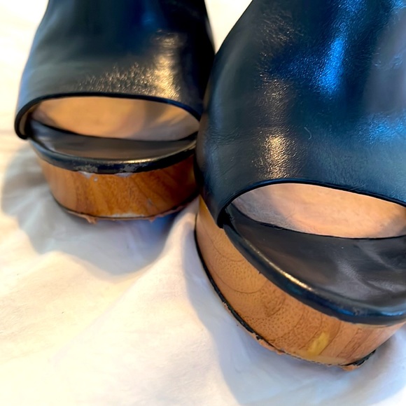 MK Black Leather Wood Platform! Great condition!! - Picture 3 of 3